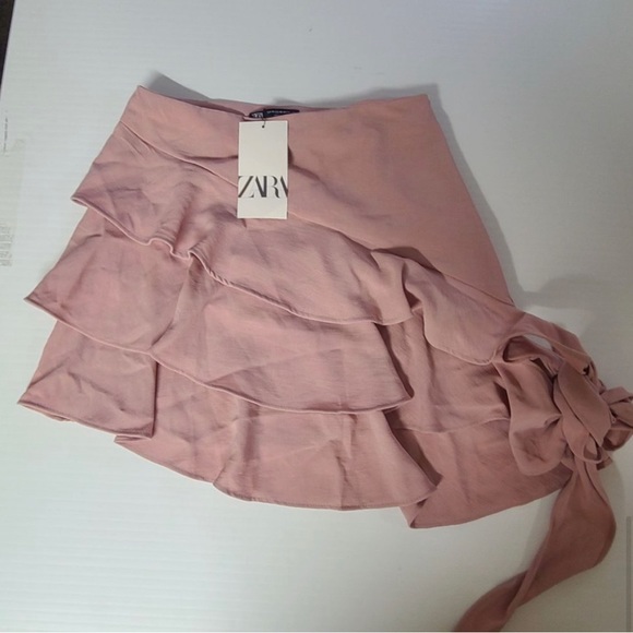 NWT - SOLD OUT // Zara asymmetrical skirt - Picture 2 of 2